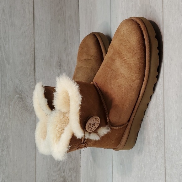 Ugg Australia Women Ankle Button Leather Boots shoes sz 6 - Picture 1 of 14